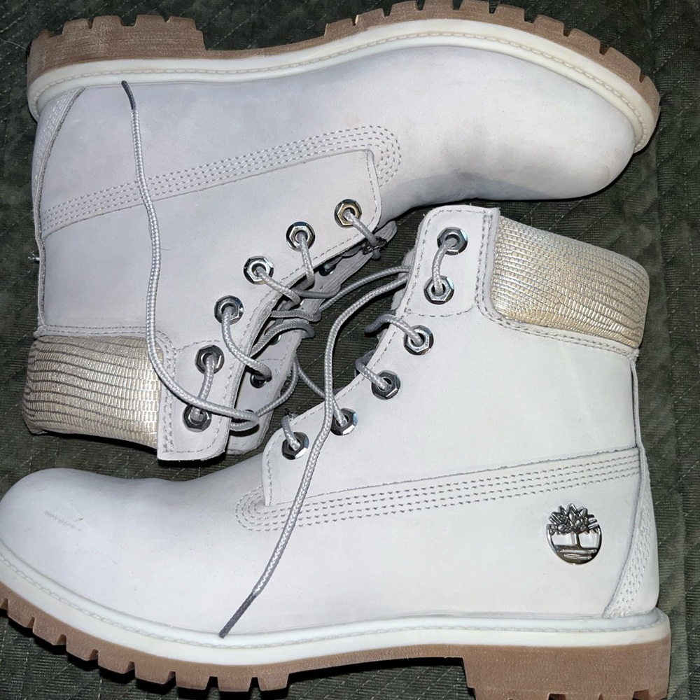 Grey Timberlands